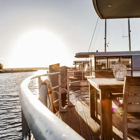 Floatinghouses Ferienhaus *